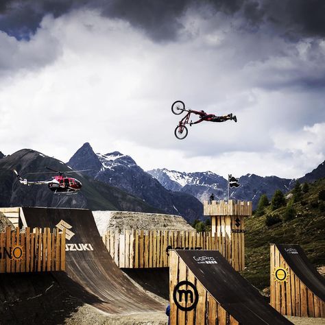 “@nineknights main partnered by uvex is kickin' it off these days. Get ready for some high class performances by the #uvex riders @szymongodziek ,…” Biking Photography, Biking Aesthetic, Mountain Biking Photography, Mountain Bike Action, Vintage Bmx Bikes, Mountain Bike Art, Mountain Biking Gear, Mtb Downhill, Urban Bicycle