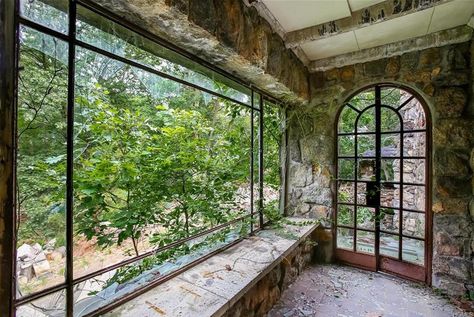 http://www.messynessychic.com/2017/09/01/abercrombies-abandoned-new-york-castle-is-for-sale/ Ossining New York, York Castle, Westchester Ny, Abandoned Castles, Pinterest Makeup, Abandoned Mansions, Knight In Shining Armor, Westchester County, Stately Home