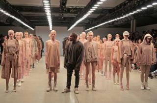 West's most recent Yeezy show is .... ! Yeezy Fashion Show, Yeezy Season 4, Yeezy Collection, Yeezy Season 2, Yeezy Season 3, Kanye Fashion, Kanye West Style, Yeezy Season, 가을 패션