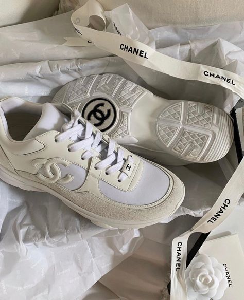 via allchloerose instagram. chanel sneakers, white chanel sneakers Chloe Rose, Chanel Sneakers, Shoe Inspo, Swag Shoes, Pretty Shoes, Dream Shoes, About Fashion, Chanel Shoes, Coco Chanel