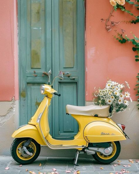 Wedding Vespa, Vespa Aesthetic, Vespa Vintage, Dreamcore Weirdcore, Yellow Aesthetic, Urban Sketching, Positano, Amalfi Coast, Art Plastique