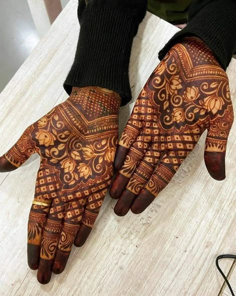 Front Hand Mehndi Design, Front Hand Mehndi, Mehndi Designs Simple, Front Mehndi Design, Hand Mehndi Design, Mehndi Designs For Kids, Mehndi Design Pictures, Mehndi Designs Bridal Hands, Simple Mehndi Designs Fingers