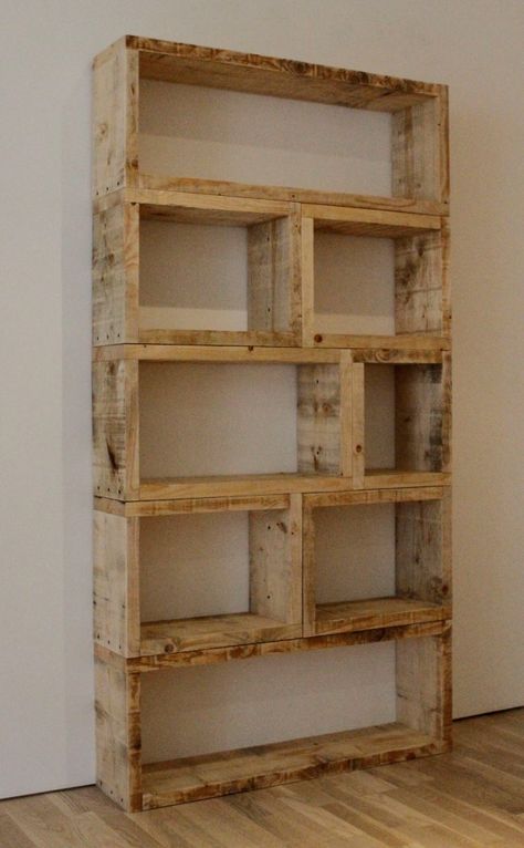 Diy Shelves Ideas, Wooden Pallet Shelves, Pallet Bookshelf, Rustic Bookcase, Pallet Decor, Bookshelf Design, Pallet Shelves, Diy Holz, Diy Furniture Easy