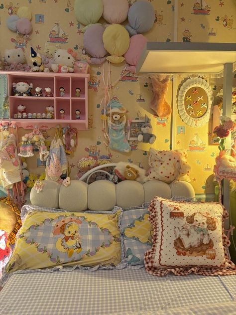 Clown Room Decor, Clowncore Room, Appartment Decor Ideas, Cute Bedroom Ideas, Pinterest Room Decor, Pretty Bedroom, Room Deco, Cute Bedroom Decor, Cute Room Ideas