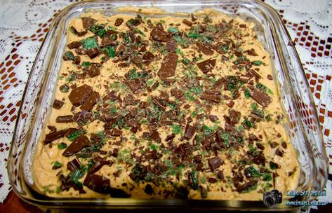 Peppermint Crisp Tart Recipe, Peppermint Crisp Tart, Easy Tart Recipes, Peppermint Crisp, Caramel Treats, Caramel Desserts, Tart Dessert, Tart Baking, Cake Baking Recipes