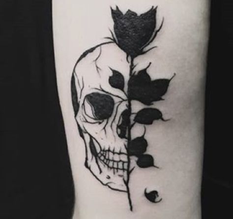 Skull And Rose Finger Tattoo, Dark Tats, Floral Skull Tattoos, Small Skull Tattoo, Skull Tattoo Flowers, Skull Rose Tattoos, Black Skull Tattoo, Sketch Style Tattoos, Simple Tattoos For Women