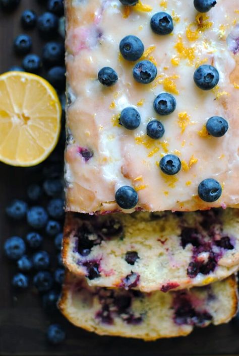 This Lemon Blueberry Bread is made with lemon juice, lemon zest, juicy blueberries, Greek yogurt, and is topped with a sweet lemon glaze. Lemon Blueberry Bread Recipe, Blueberry Yogurt Cake, Blueberry Loaf Cakes, Blueberry Bread Recipe, Lemon Blueberry Loaf, Heart Baking, Easy Christmas Cake Recipe, Starbucks Lemon Loaf, Starbucks Lemon