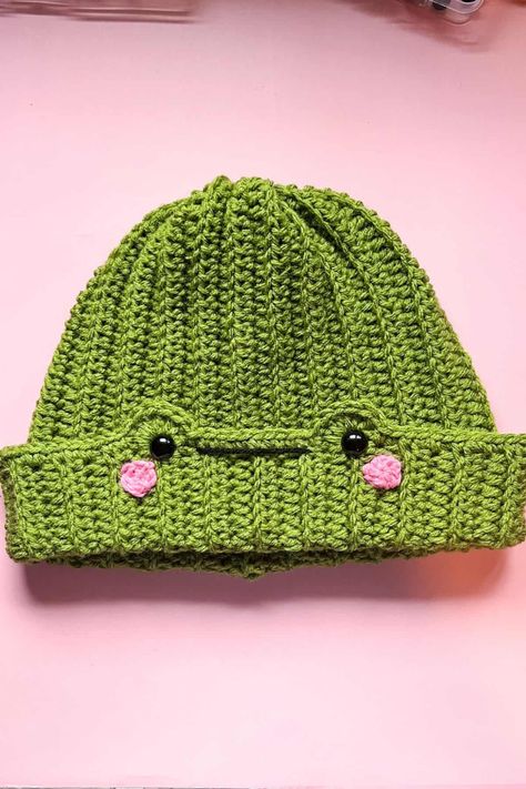 Crochet Frog Hat Pattern - thecaffeinatedsnail.com Crochet Frog Hat Pattern, Frog Hat Pattern, Crochet Frog Hat, Bear Hat Pattern, Beanie Pattern Free, Crochet Beanie Pattern Free, Crochet Animal Hats, Frog Hat, Hat Patterns Free