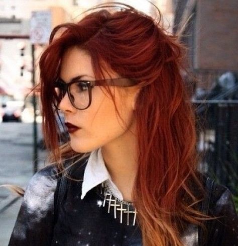 Red hair black glasses Trendy We Fryzurach, Red Ombre Hair, Red To Blonde, Hair Chalk, Ombré Hair, Hair And Beauty, Red Hair Color, Long Hairstyles, Blonde Ombre