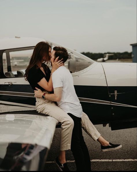 Couples Airplane Photoshoot, Plane Engagement Pictures, Airplane Couple, Airport Photoshoot, Airplane Photoshoot, Airplane Wedding, Dream Photoshoot, Couple Shoots, Plane Photos