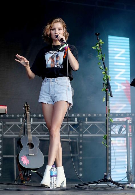 Ibiza Outfit, Nina Nesbitt, Kibbe Dramatic, Wireless Festival, Flamboyant Gamine, Soft Grunge Aesthetic, Ibiza Outfits, Soft Gamine, Amazing Artists