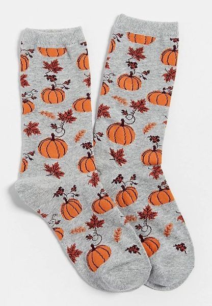 Cute Fall Socks To Cozy Up With - The Fashionable Housewife Pumpkin Socks, Everything Pumpkin, Fall Socks, Socks Aesthetic, Oh My Goddess, Halloween Socks, Funky Socks, Stylish Socks, Sock Drawer