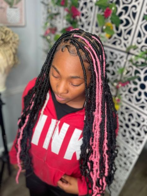 Soft Locs: 45 Gorgeous Inspos to Elevate Your Style Game Knotless Soft Locs, Bohemian Locs, Crochet Faux Locs, Two Buns, Ballerina Bun, Soft Locs, Stitch Braids, Soften Hair, Goddess Locs