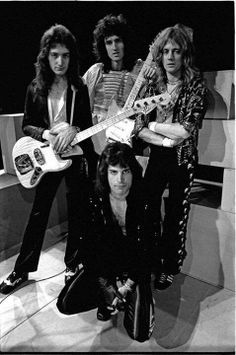 Queen on Pinterest Roger Taylor Queen, Queen Ii, Queen Photos, Roger Taylor, Queen Pictures, Queen Freddie Mercury, John Deacon, Somebody To Love, Brian May