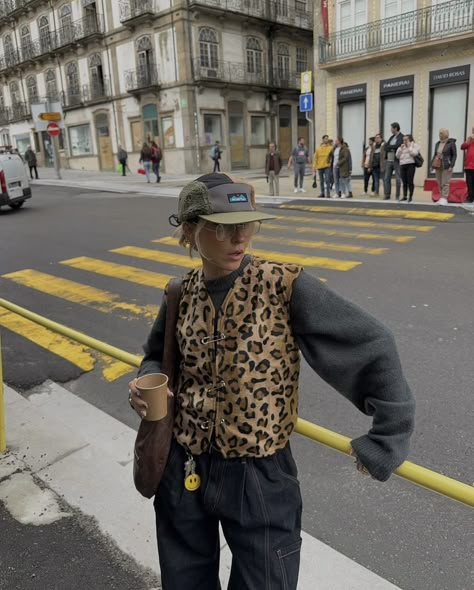 Gorp Core Street Style, Leopard Vest Outfit Winter, Maximalist Fall Fashion, Bandana Winter Outfit, Autumn Vest Outfit, Oversized Layered Outfit, Brimless Cap Outfit, Leopard Vest Outfit, Colorful Vest Outfit