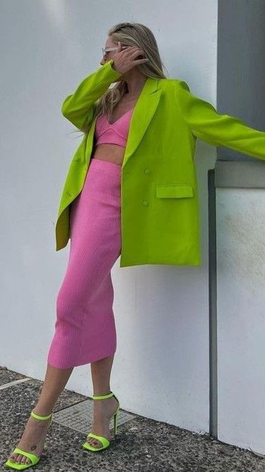 Colour Party Outfit, Neon Green Outfit, Colour Blocking Outfit, Neon Outfit Ideas, Ropa Color Neon, Fall Outfit Trends, Bright Colors Fashion, Chique Outfit, Color Combos Outfit