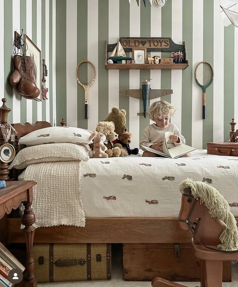 Shared Boys Room Bunk Beds, Yellow Kids Bedroom, Small Boys Room, Toddler Bedroom Playroom, Vintage Boys Bedrooms, Toddler And Baby Room, Toddler Bed Boy, Vintage Kids Room, Cool Kids Rooms