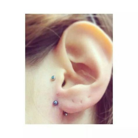 Anti lobe piercing ♥ Transversal Lobe Piercing, Piercings Upper Lobe, Higher Lobe Piercing, Upper And Lower Lobe Piercing, Transverse Lobe Piercing, Lobe Piercing, Piercings