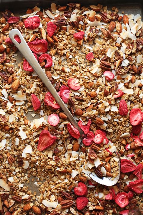 Coconut Granola Recipe, Strawberry Granola, Easy Meal Planning, Granola Recipe Healthy, Vegan Granola, Granola Recipe Homemade, Granola Breakfast, Granola Recipe, Freeze Dried Strawberries