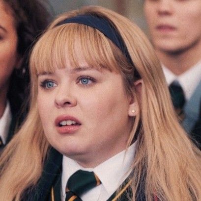 Claire Derry Girls Icon, Clare Devlin Icons, Clare Derry Girls Icon, Derry Girls Clare, Derry Girls Aesthetic, Clare Devlin, Erin Quinn, Derry Girls, Iconic People