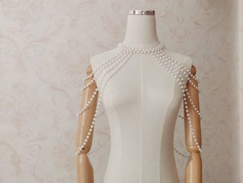 Body Jewelry Outfit, Pearl Clothes, Bridal Body Jewelry, Pearl Cape, Body Chain Bra, Shoulder Chain Jewelry, Pearl Body Chain, Jóias Body Chains, Shoulder Jewelry