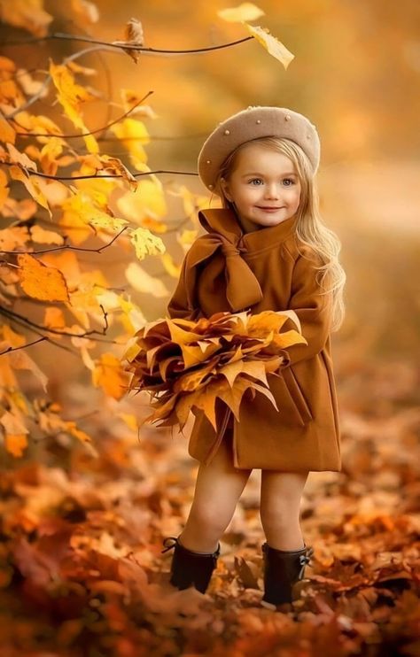 Autumn Photography Portrait, Magical Autumn, Seo Google, Photographie Portrait Inspiration, Los Angles, Blizzard Entertainment, Foto Poses, Childrens Photography, Digital Marketer