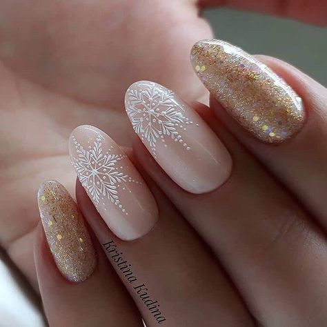 Snow Manicure, New Years Eve Nail Art, New Years Eve Nail, Holiday Nails Winter, New Years Nail Art, New Years Eve Nails, Holiday Nail Designs, Cute Christmas Nails, Christmas Nail Art Designs