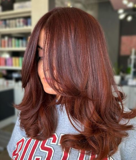 Chin Length Curtain Bangs Blending into Medium Layers Red Hair Long Layers, Chin Length Curtain Bangs, Red Hair With Layers, Curtain Bangs Ideas, Curly Hair Side Part, Trendy Curtain Bangs, Curtain Bangs With Layers, Bangs With Layers, Blonde Layered Hair