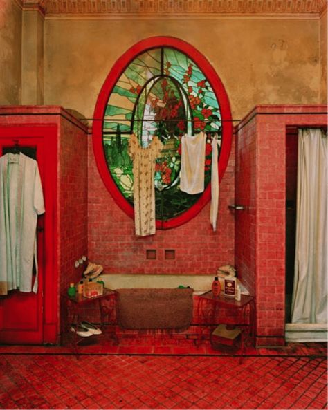 Cuban Decor, Cuban Architecture, Chateau Decor, Bathroom Red, Bohemian House, Red Stain, European Paintings, Havana Cuba, Art House