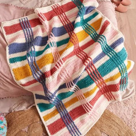 Create a Bold and Bright Crochet Colourweave Oasis Blanket Bulky Yarn Crochet, Bernat Yarn, Crochet Washcloth Pattern, Crochet Crowd, Modern Crochet Patterns, Washcloth Pattern, Crochet Throw Blanket, Crochet Washcloth, Crochet Blanket Designs