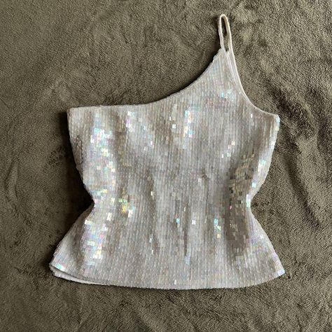 Cybery2k sequin one-shoulder top. Iridescent white... - Depop Kirie Goshima, Rockstars Gf, White Strapless Top, Digital Wardrobe, Marvel Dr, Y2k Glam, White Y2k, Fiesta Outfit, Like A Mom