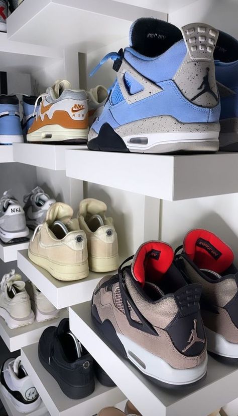 Hypebeast Shoes, Sneakerhead Room, Rick Owens Shoes, Yeezy Boots, Nike Off White, Diy Sneakers, All Nike Shoes, Womens Air Jordans, Baggy Clothes