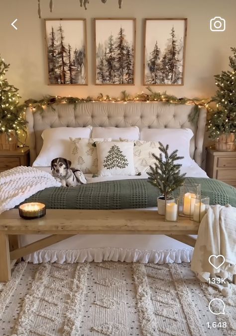 Holiday Bedroom, Cozy Christmas Decor, Christmas Decor Inspiration, Christmas Decorations Bedroom, Christmas Room Decor, Room Deco, Christmas Bedroom, Christmas Decorations For The Home, Christmas Room