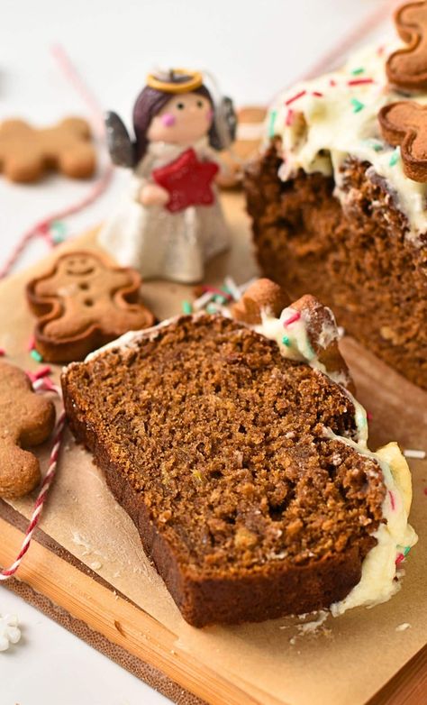 Gingerbread Bread Recipe, Healthy Gingerbread Loaf, Banana Gingerbread Loaf, Christmas Banana Bread Recipe, Christmas Banana Recipes, Banana Christmas Treats, Holiday Banana Bread, Banana Christmas Recipes, Sweet Quick Bread Recipes