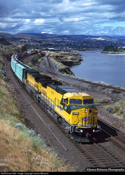 Chicago Northwestern Railroad, Railroad Photoshoot, The Dalles Oregon, Train Tracks Photography, Great Northern Railroad, Railroad Images, Train Photos, Columbia Gorge, Union Pacific Railroad