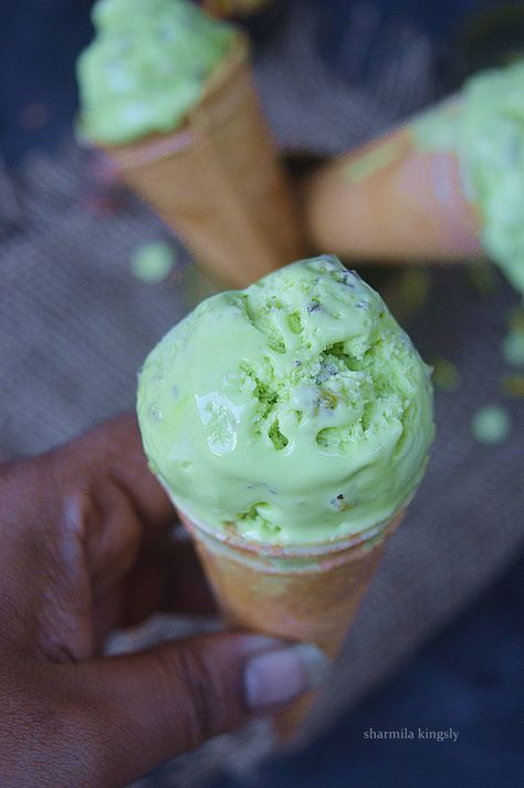 Pista Ice Cream, Ice Cream Pistachio, Lentil Loaf Recipe, Ice Cream Mixture, Pistachio Ice Cream, Yummy Ice Cream, Best Sweets, Cold Treats, Special Desserts