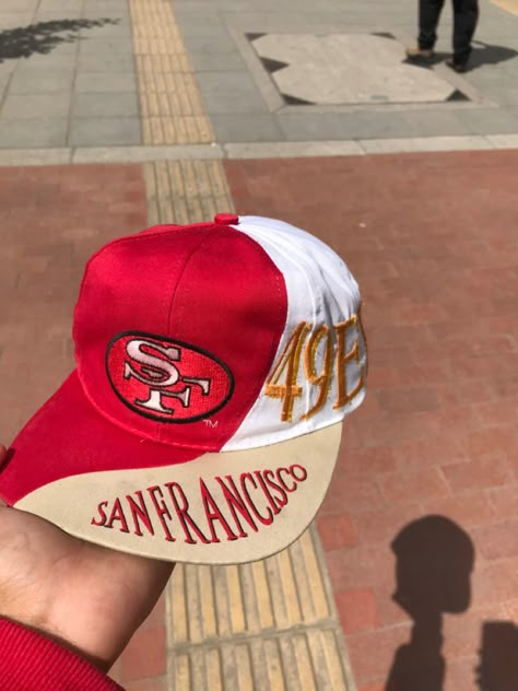 San francisco #nfl #thegame #snapback #vintage #snapbackVintage #collector Jordan Hats, Cozy Scarf, Mens Outfit Inspiration, Vintage Cap, Stylish Hats, New Era Cap, Snap Backs, Vintage Sports, Gym Outfit