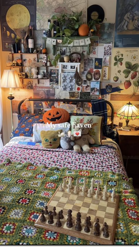 Bedroom Sheets, Apartment Things, Dream Bedroom Inspiration, Cute Room Ideas, Cozy Room Decor, Pretty Room, Dreamy Room, Cozy Autumn, Room Design Bedroom