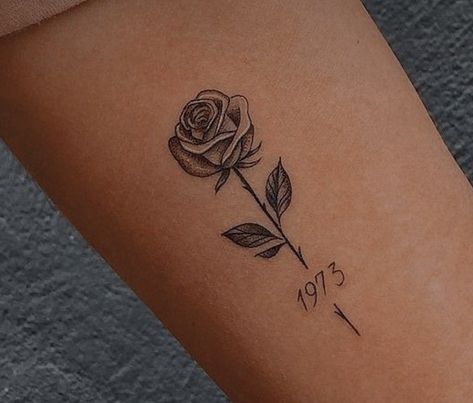 Rose Tattoos For Women, Hand Tattoos For Girls, Pretty Hand Tattoos, Small Pretty Tattoos, Petite Tattoos, Inspiration Tattoos, Small Hand Tattoos, Cute Tattoos For Women, Classy Tattoos