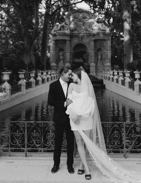 Hannah Brii Photography, elopement, Paris elopement, France elopement, Paris wedding Paris France elopement, italy elopement, italy wedding, Lake Como wedding, Amalfi coast wedding, 2023 wedding trends, wedding trend, short wedding dress, AIR BNB elopement, elopement in Europe, vibey elopement, garden wedding, garden wedding ideas, Luxembourg gardens, elopement inspiration, bride and groom photos Elopement Italy, France Elopement, Wedding Lake Como, Gardens In Paris, 2023 Wedding Trends, Elopement Venues, Dramatic Veil, Paris Engagement Photos, Garden Elopement