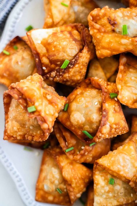 These beef wontons are fried until golden brown and crispy and served with sweet and sour sauce. They are the perfect appetizer for a party! Ground Beef Wonton Recipes, Beef Wellington Wontons, Beef Wanton Recipes, Beef Wonton Recipes, Ground Beef Wontons, Crispy Wonton Strips, Beef Wontons, Beef Wonton, Wonton Filling Recipes