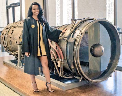 #WESEEYOU: WOMAN GRADUATES IN AEROSPACE ENGINEERING AND BREAKS THE INTERNET Engineer Aesthetic Girl, Engineer Aesthetic, Engineering Aesthetic, Engineer Cartoon, Bitmoji Outfits Baddie, Aviation Engineering, Female Engineer, Georgia Institute Of Technology, Engineer Shirt