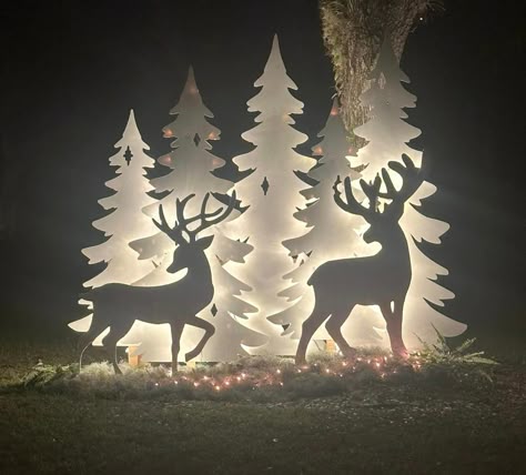 Winter Wonderland Yard Decor, Neighborhood Christmas Decorations, Decor Window Ideas, Diy Outdoor Christmas Decorations Yard, Diy Christmas Yard Decorations, Christmas Silhouettes, Outdoor Christmas Decorations Yard, Elegant Christmas Tree Decorations, Christmas Tree Silhouette