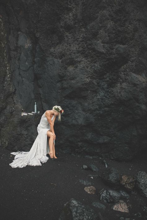 Black Sand Photoshoot, Modelling Moodboard, Black Sand Beach Photoshoot, Black Beach Wedding, Hawaii Volcano Wedding, Black Sand Beach Wedding, Waimea Canyon Elopement, Rosé Beach, Bali Black Sand Beach