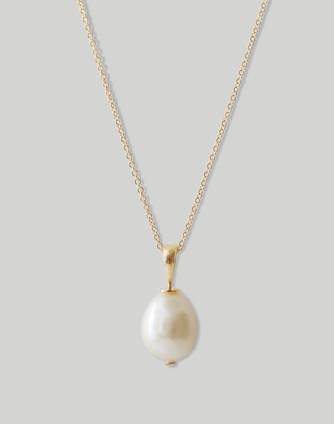 Handcrafted and made to last a lifetime, founder Jennie Yoon's sleek, sculptural jewelry are modern heirlooms. Elegantly placed on a 14k solid gold chain, The Baroque Necklace features a stunning pearl with its own indiviuality.Pendant weight: 1.8g.Pearl height: 11mm.Bail height: 6.3mm.Each pearl is unique.14k solid gold.Spot clean.Made in the USA. Simple Gold Necklace Stack, Gold Necklace Pearl, Grecian Jewelry, Pearl Necklace Aesthetic, Classic Style Jewelry, Interiors 2023, Thrift Board, Baroque Necklace, Pearl Gold Necklace