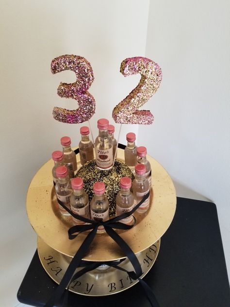 32 Birthday Theme For Women, 32 Birthday Cake For Women, 32nd Birthday Ideas For Women, 32 Birthday For Women Ideas, Cake Shoot, Women Party Ideas, Fondue Recipe, 32nd Birthday, Birthday 2023