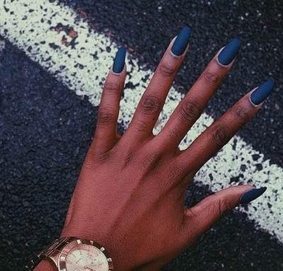 17 Nail Colors That Flatter Dark Skin - BellyitchBlog Dark Skin Manicure, Dark Skin Nail Polish, Nails Brown, Black Hands, Colors For Dark Skin, Hands Art, Black Designs, Super Nails, Best Nail Polish