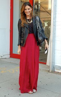 a424ed4bd3a7d6aea720b86d4a360f75desc48561189ri Red Long Skirt, Red Maxi Skirt, Long Skirt Outfits, Maxi Rok, Maxi Skirt Outfits, Rock Outfit, Red Maxi, Red Skirt, Looks Street Style