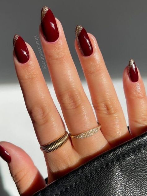 Maroon Nail Art, Maroon Nail Designs, Red And Gold Nails, Acrylic Pink, Maroon Nails, Gold Nail Designs, Romantic Nails, Latest Nail Trends, Ombre Nails Glitter