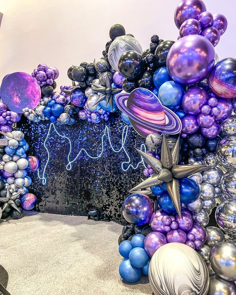 Out of this world! Living our best Purple Universe! 🪐💜 #galaxyparty Solar System Themed Birthday Party, Aquarius Theme Party, Space Themed Birthday Party Girl, Space Disco Party, Space Balloon Arch, Galaxy Birthday Party Decorations, Cosmic Party, Galaxy Balloons, Space Balloons